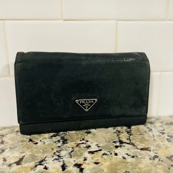 PRADA Black Large Classic Wallet 💯 AUTHENTIC - Picture 1 of 15